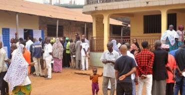 Voter au heurt de la COVID-19 en Afrique de l’Ouest : à qui profite la crise?