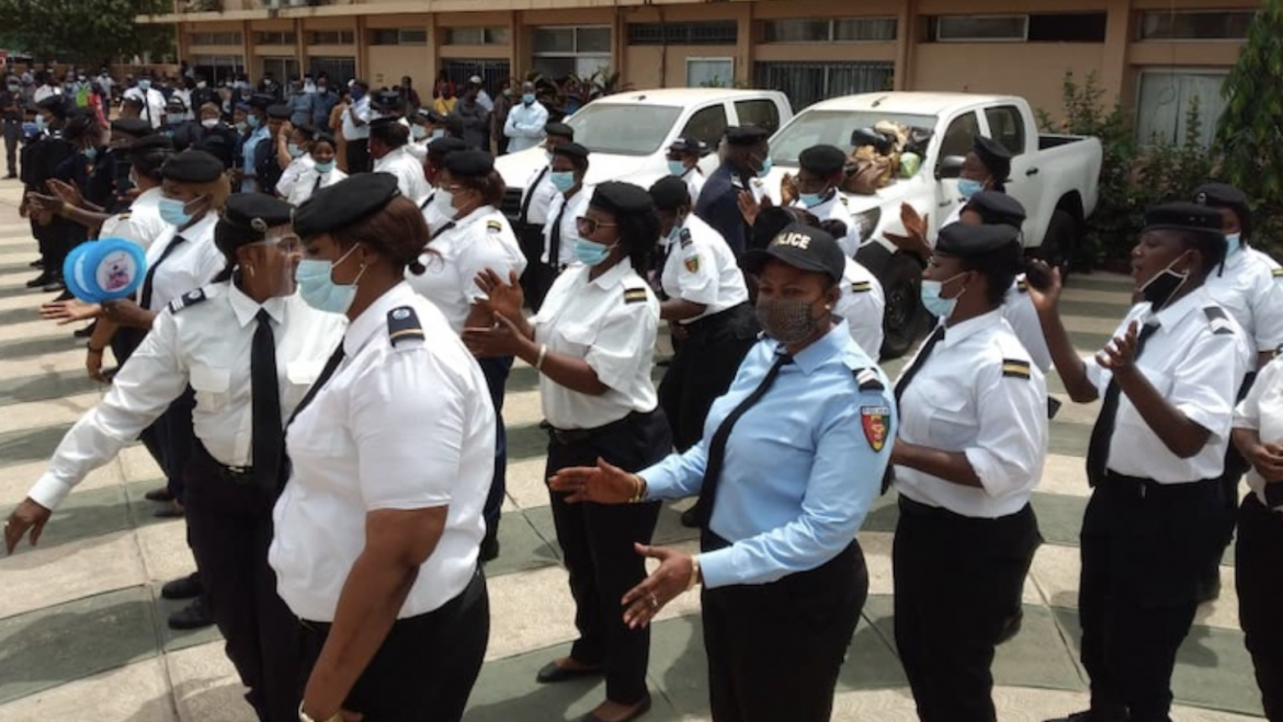 « Les femmes ne sont pas aussi nombreuses que l’on pourrait l’espérer dans l’institution policière guinéenne », Djouldé Bah, responsable de l’Office de protection du genre, de l’enfance et des mœurs au commissariat central de police d’une grande ville en Guinée